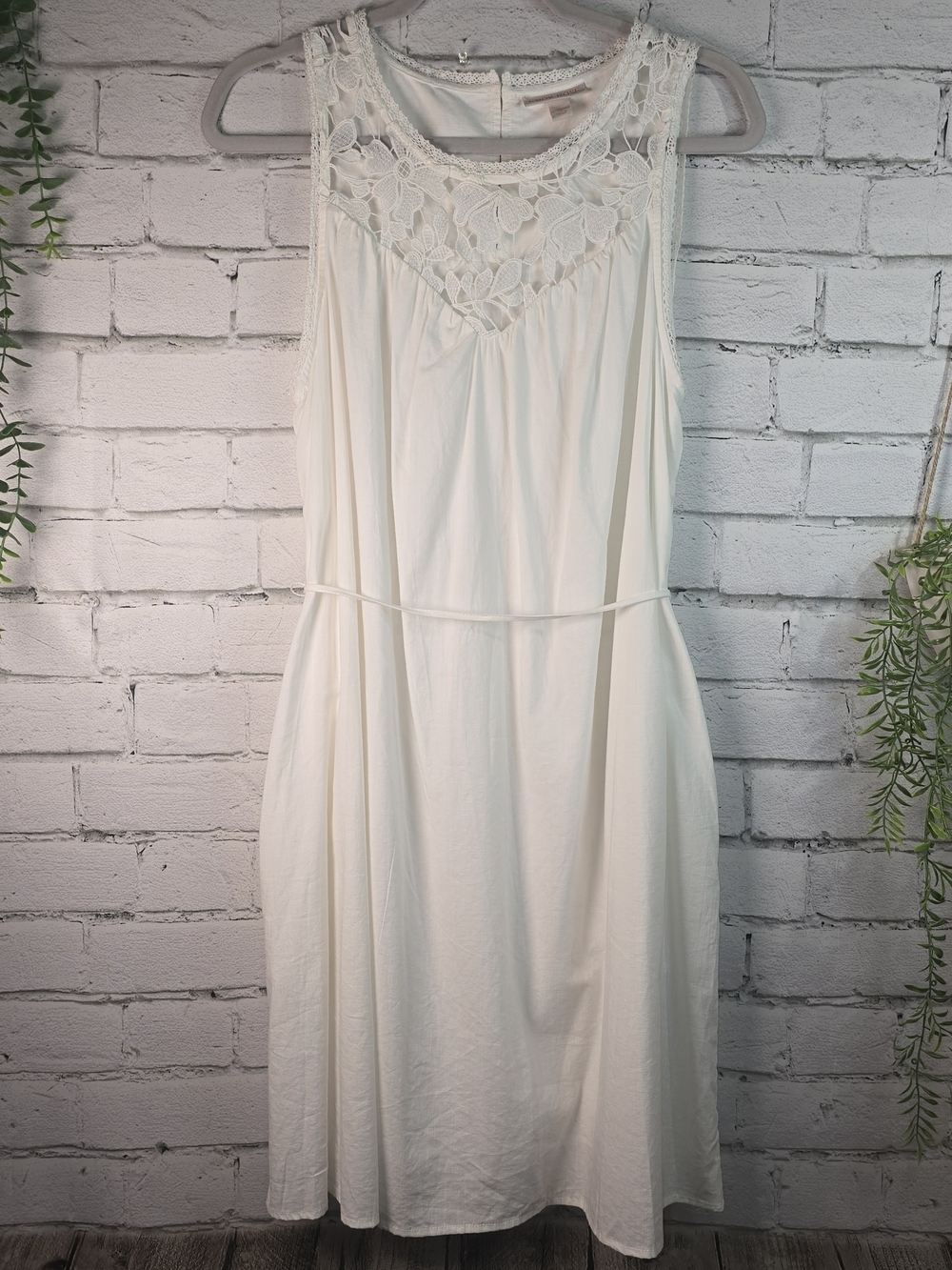 KNOX ROSE WHITE SLEEVLESS DRESS V-NECK LACEY INSERT LINED COTTON RAYON BLEND MED